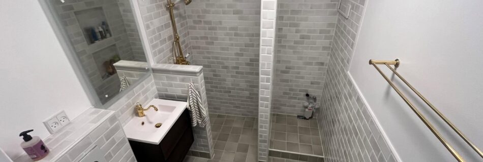 Sådan planlægger du den perfekte badeværelsesrenovering uden budgetskred