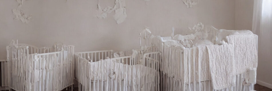 Fra nyfødt til tumling: Find den perfekte babydyne til enhver alder hos Quilts of Denmark