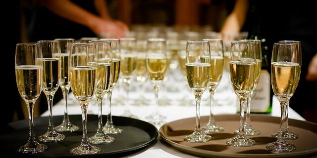 Oplev luksus i hverdagen med Andersen Furnitures elegante serveringsbakker