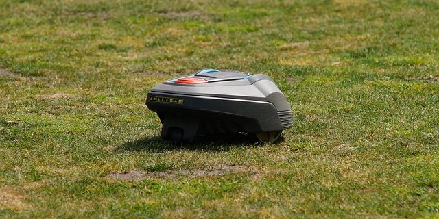 Spar tid og penge: Sådan undgår du at bruge kanttråd på din robotplæneklipper