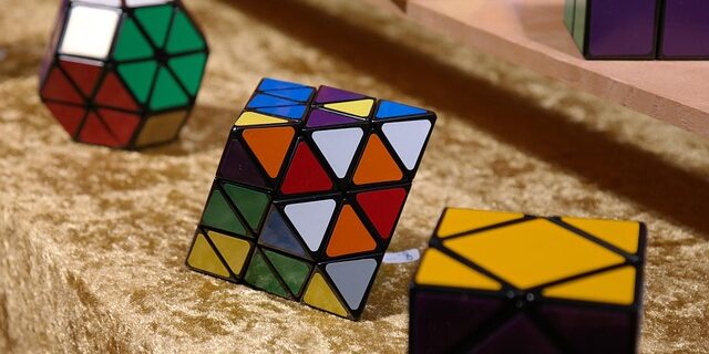 Kabalespillets historie: Fra kongehuse til computerskærme