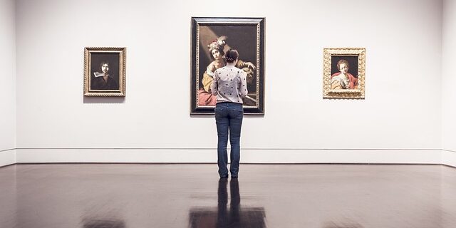 Fra væg til kunstgalleri: Sådan skaber du den perfekte gallerihylde