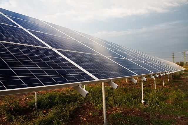 Hvordan du kan bruge solenergi til at spare på dine energiomkostninger