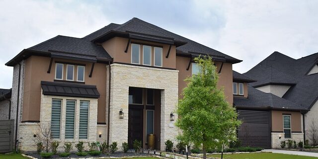 Skal du bruge en boligadvokat ved ejerlejlighedskøb? Fordele og ulemper